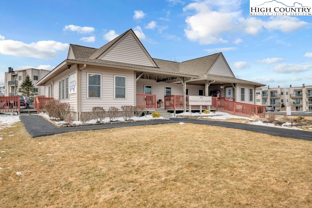 301 Pinnacle Inn Road, Unit 4314 Beech Mountain, NC 28604 - Photo 26 of 39 a view of a house with swimming pool and a yard