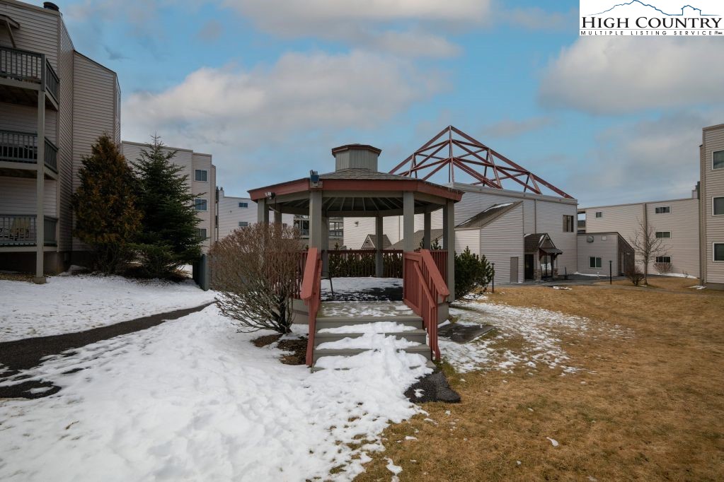 301 Pinnacle Inn Road, Unit 4314 Beech Mountain, NC 28604 - Photo 27 of 39 a view of outdoor space
