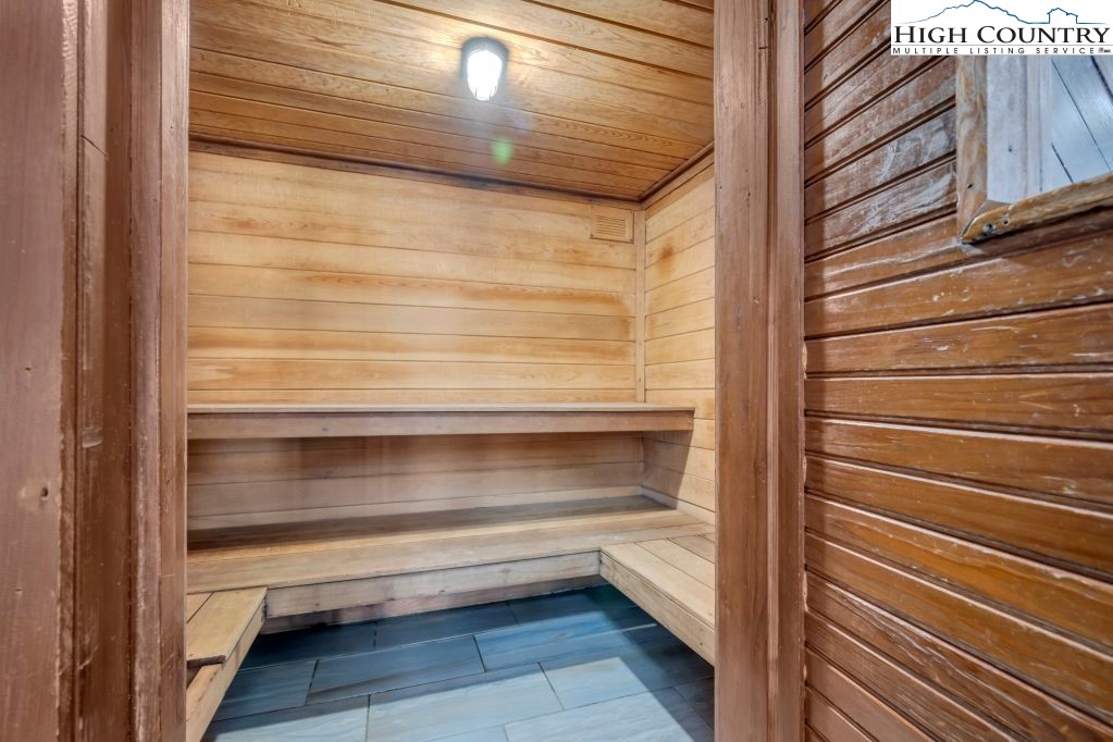 301 Pinnacle Inn Road, Unit 4314 Beech Mountain, NC 28604 - Photo 36 of 39 a close view of closet