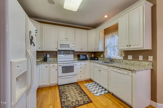 $575,000 | 1402 Lake Ridge Square, Johnson City, TN 37601