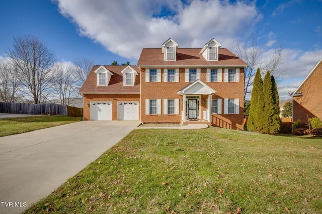 $575,000 | 1402 Lake Ridge Square, Johnson City, TN 37601