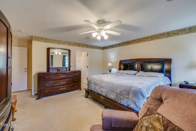 $575,000 | 1402 Lake Ridge Square, Johnson City, TN 37601