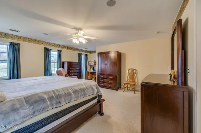 $575,000 | 1402 Lake Ridge Square, Johnson City, TN 37601