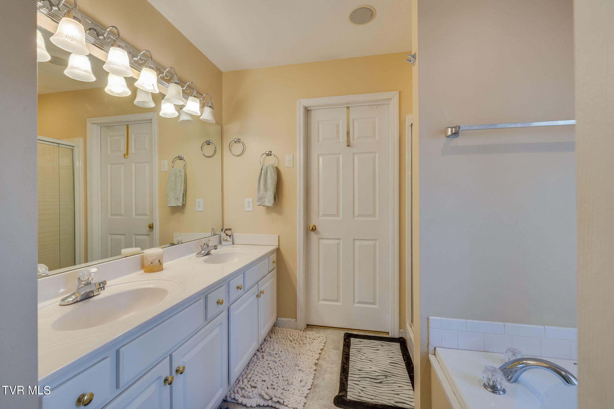 1402 Lake Ridge Square Johnson City, TN 37601 - Photo 23 of 57 022
