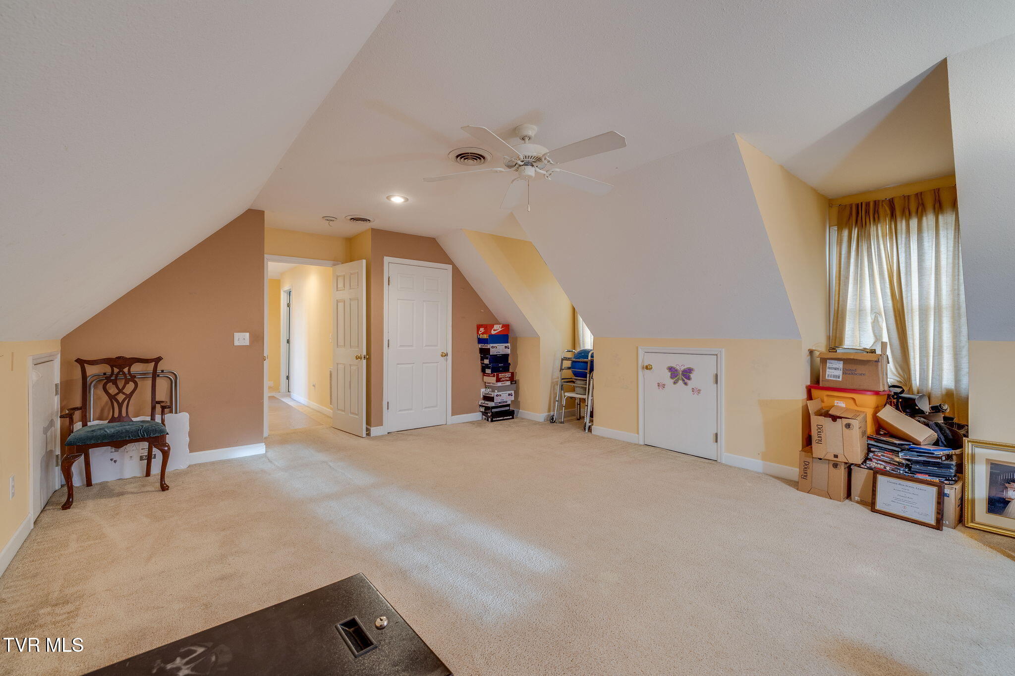 1402 Lake Ridge Square Johnson City, TN 37601 - Photo 34 of 57 033
