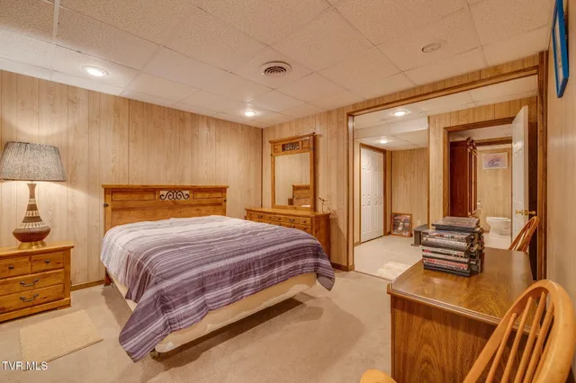 $575,000 | 1402 Lake Ridge Square, Johnson City, TN 37601