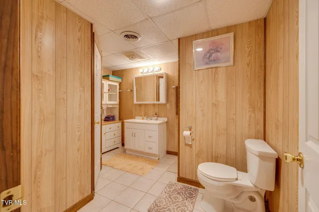 $575,000 | 1402 Lake Ridge Square, Johnson City, TN 37601