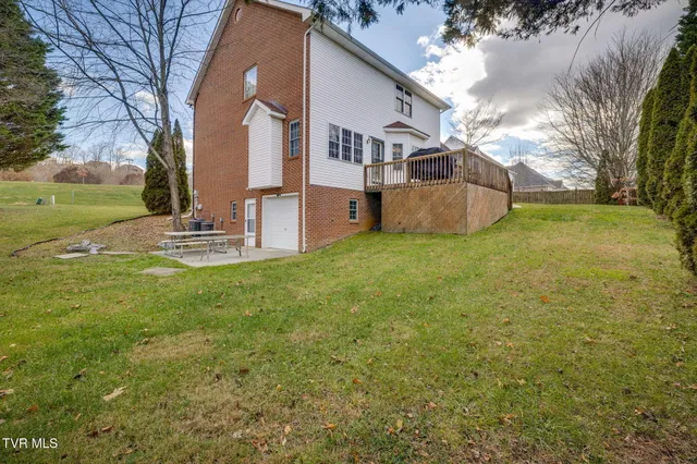 $575,000 | 1402 Lake Ridge Square, Johnson City, TN 37601