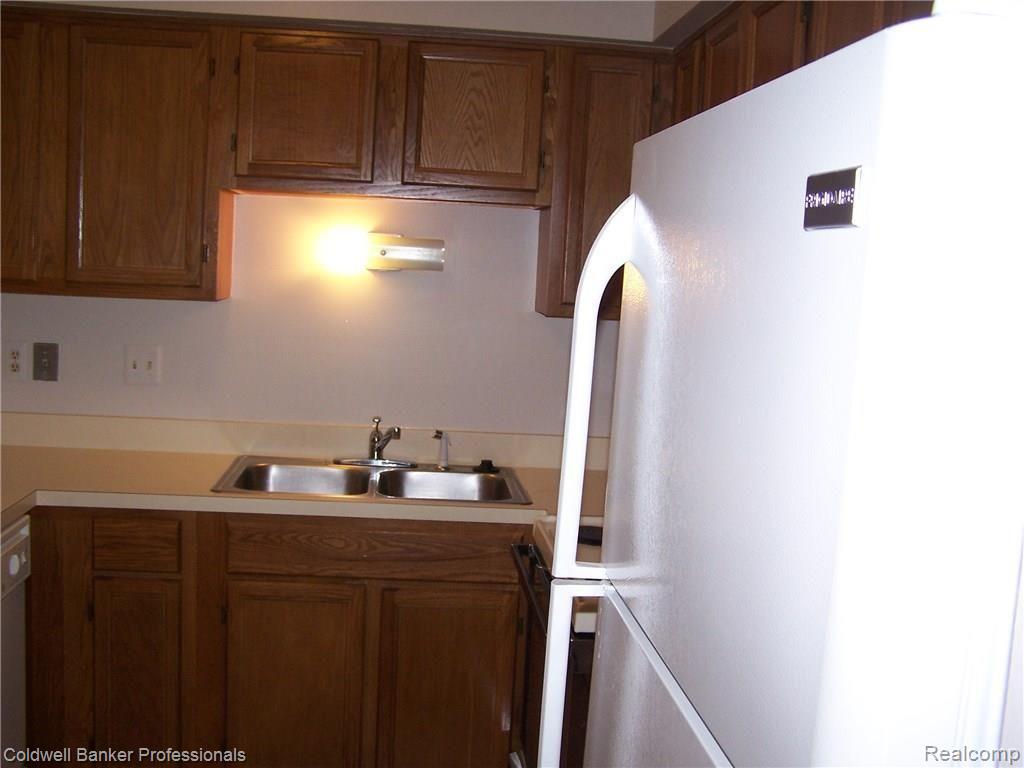 2347 Rochelle Park Drive Rochester, MI 48309 - Photo 5 of 19 KITCHEN