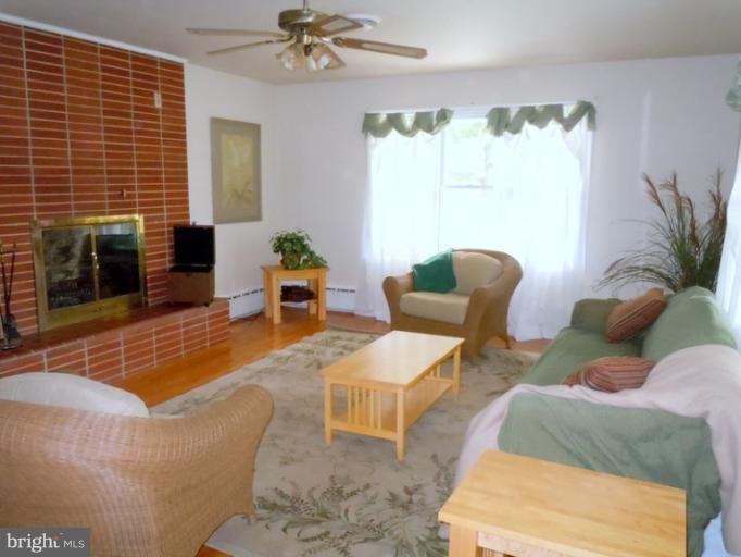 107 Highland Road Westminster, MD 21157 - Photo 12 of 25 Living Room
