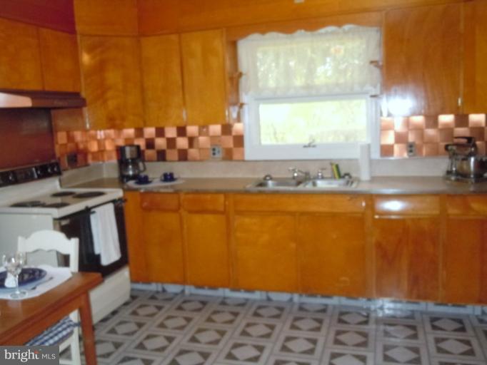 107 Highland Road Westminster, MD 21157 - Photo 2 of 25 Kitchen