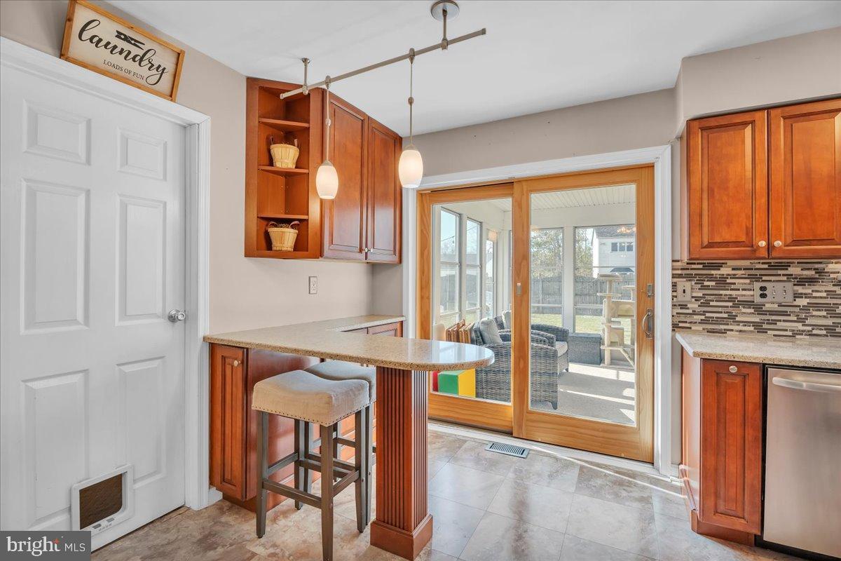 20 Longhurst Road Marlton, NJ 08053 - Photo 6 of 28 Bright kitchen with modern finishes and light.