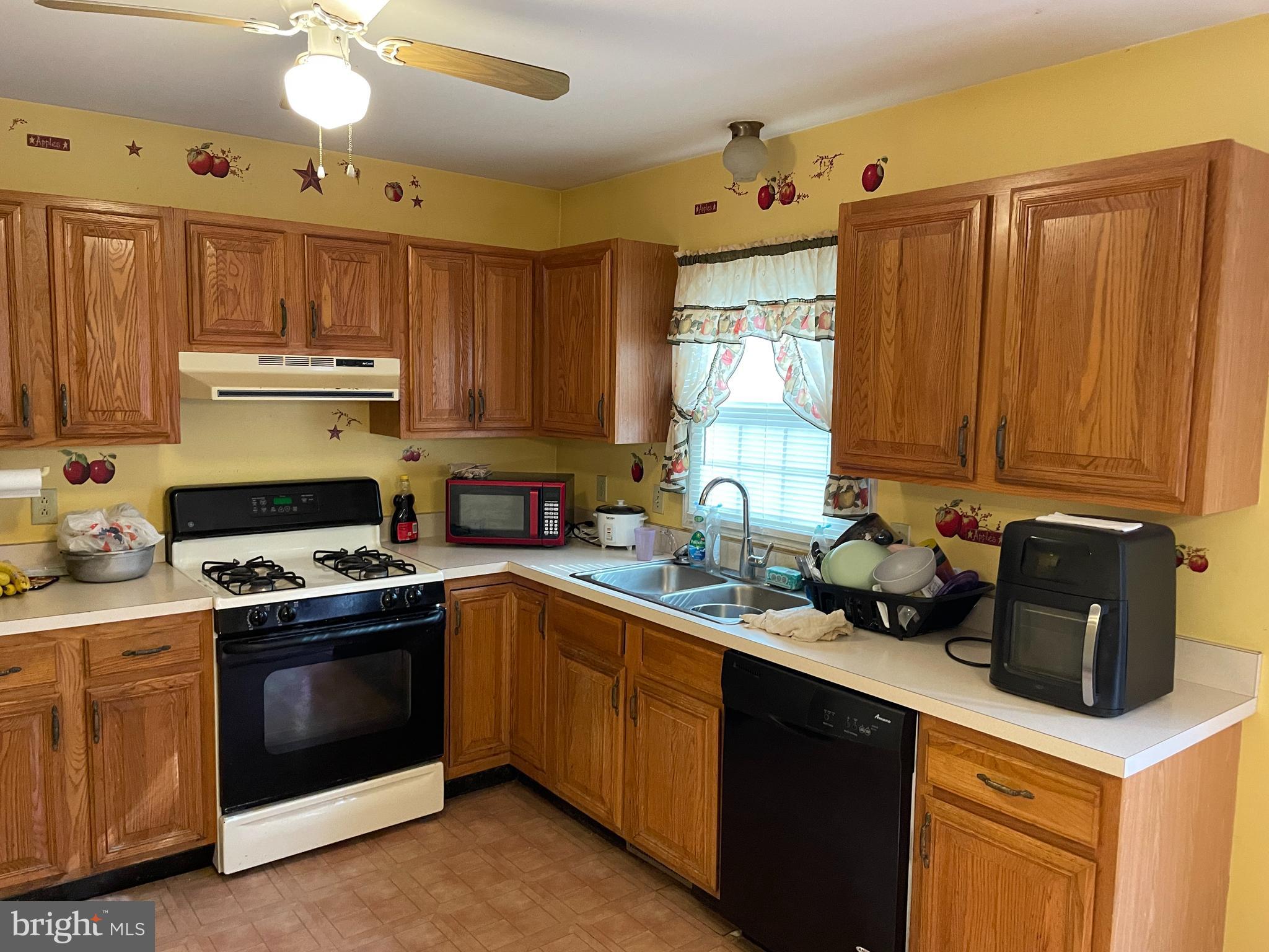 421 Crosswinds Drive Lititz, PA 17543 - Photo 2 of 3