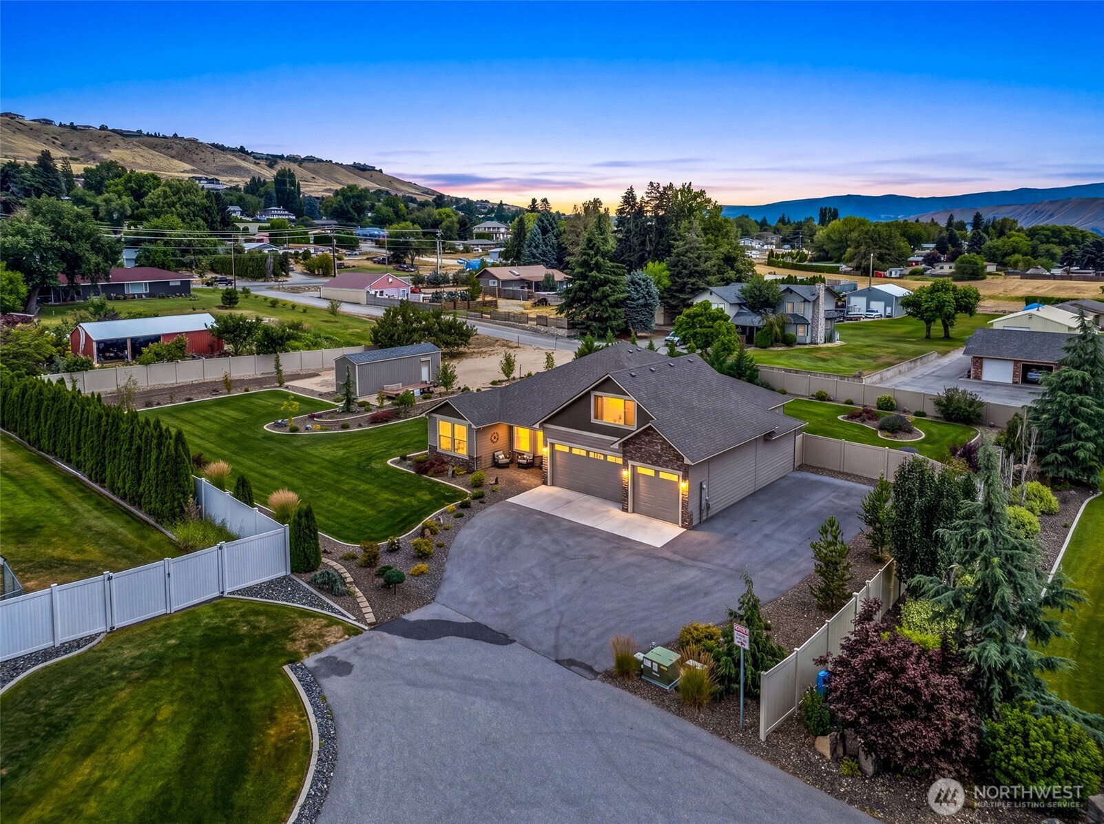 2777 Northwest Arlenes East Wenatchee, WA 98802 - Photo 7 of 40