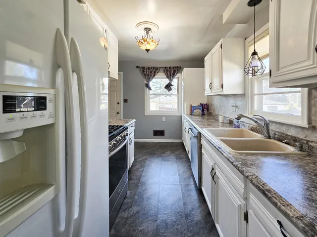 $289,000 | 1526 Upper Afton Road, St. Paul, MN 55106