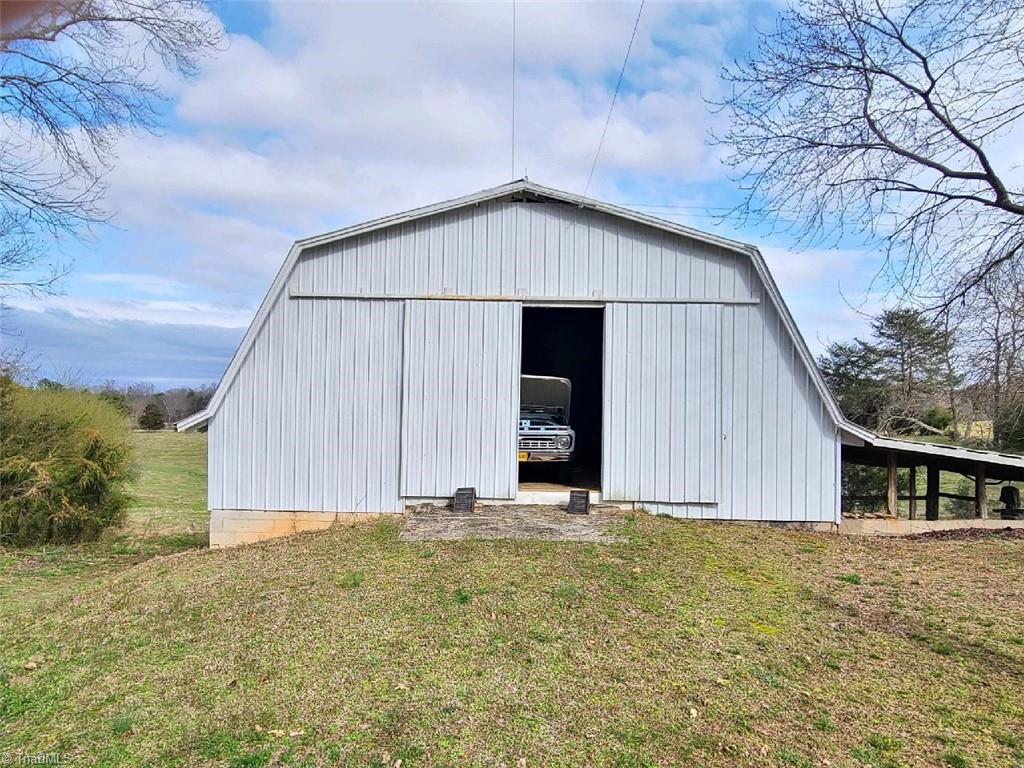 374 Bagley Springs Road Ronda, NC 28670 - Photo 5 of 41 Gallery Image 5