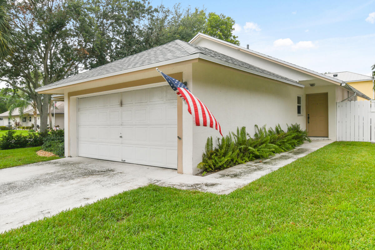 102 Pennock Landing Circle Jupiter, FL 33458 - Photo 2 of 33 DSC_9227