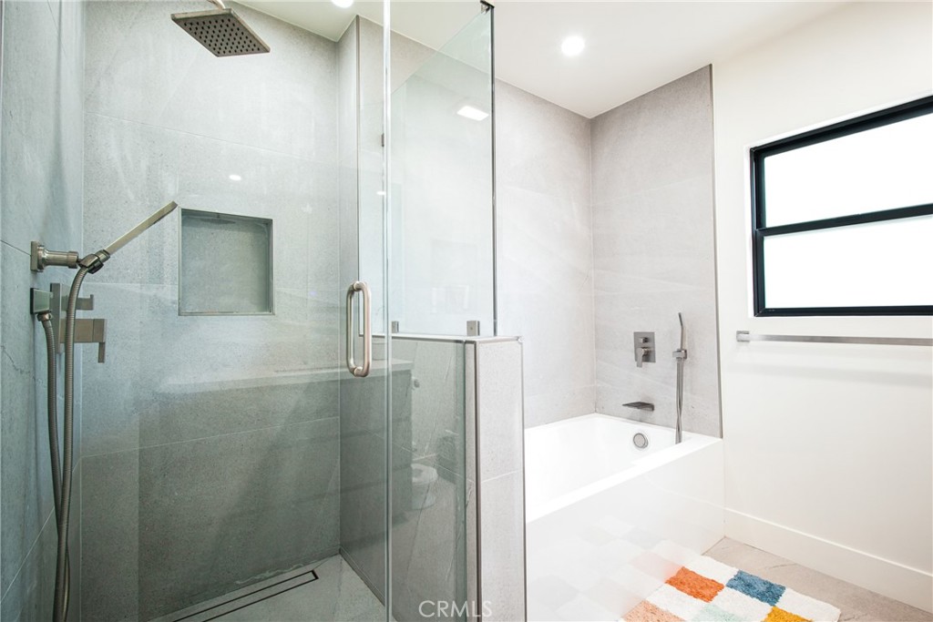 705 Rim Road Pasadena, CA 91107 - Photo 12 of 25 Full Bathroom Angle 2