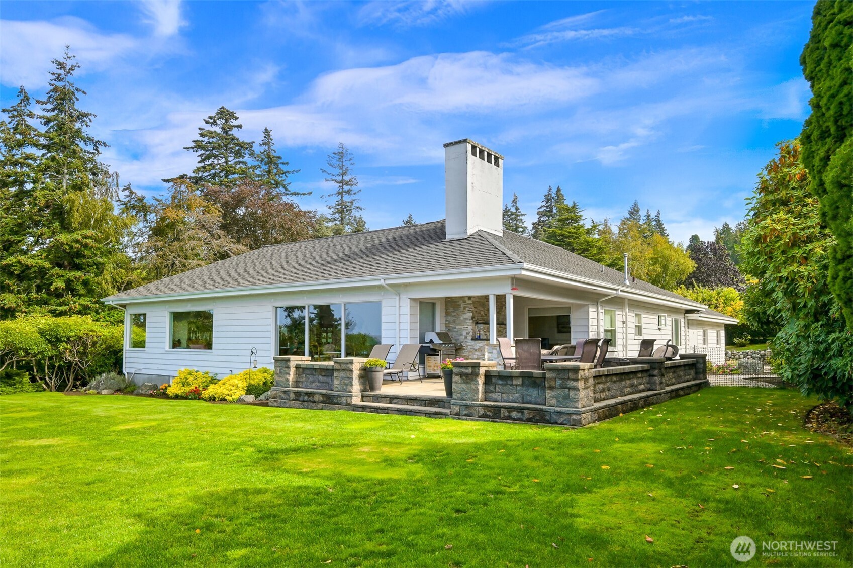 100 Willow Road Bellingham, WA 98225 - Photo 38 of 40 a front view of house with yard outdoor seating and green space