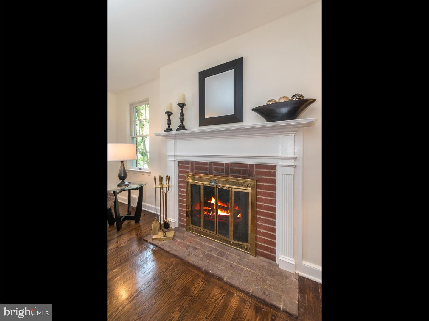 525 Waln Road Glenside, PA 19038 - Photo 7 of 25 Living Room