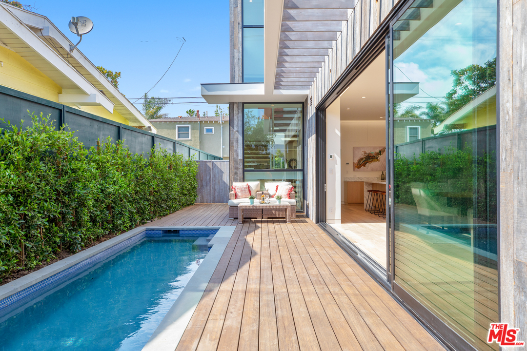 1620 Electric Avenue Venice, CA 90291 - Photo 29 of 31 a view of balcony with a patio