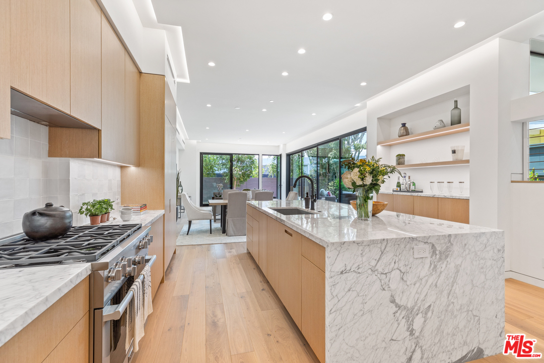 1620 Electric Avenue Venice, CA 90291 - Photo 5 of 31 a large kitchen with stainless steel appliances double vanity and a counter top space