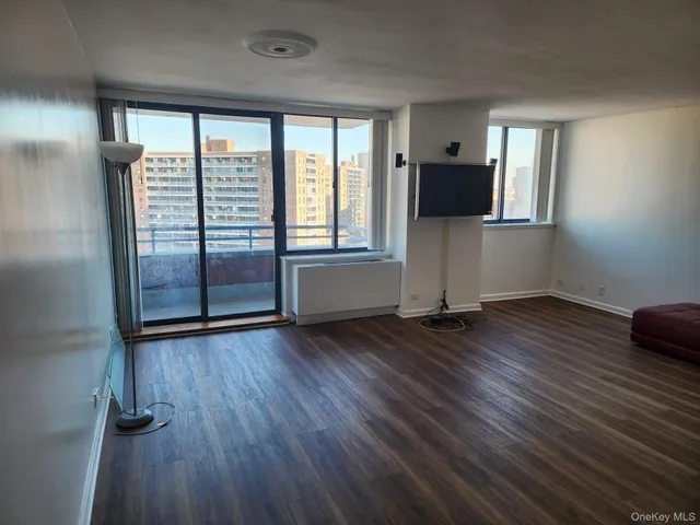 $3,500 | 62-54 97th Place, Unit 12J | Rego Park