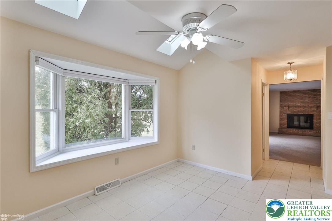 4059 Wedgewood Road Allentown, PA 18104 - Photo 16 of 50 beautiful bay window
