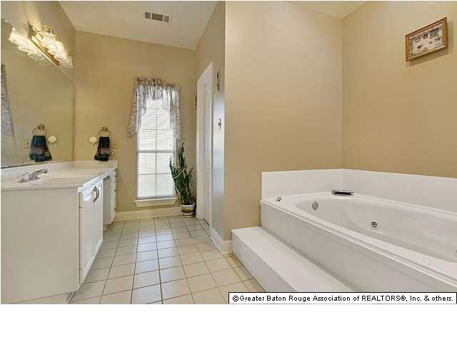 9141 Rose Place Baton Rouge, LA 70809 - Photo 10 of 12 Gallery Image 10
