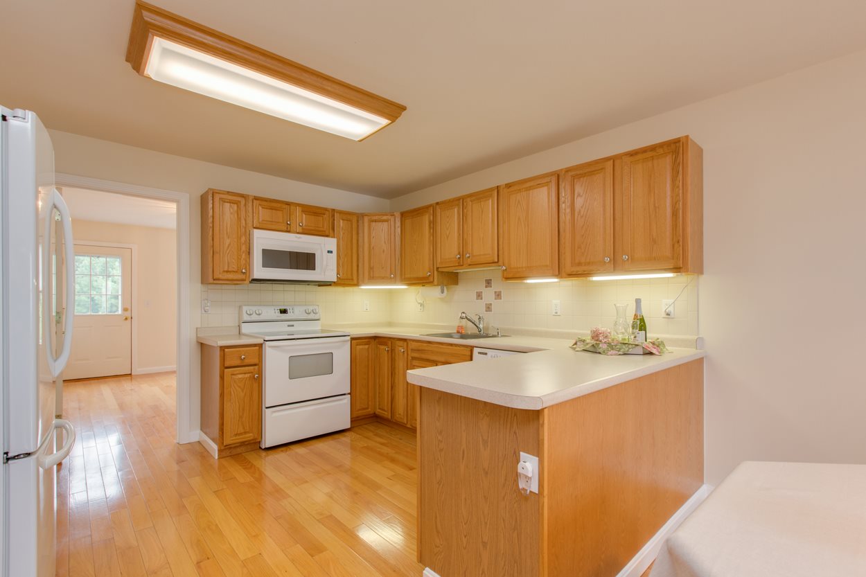 35 Pleasant Street Windham, NH 03087 - Photo 8 of 29