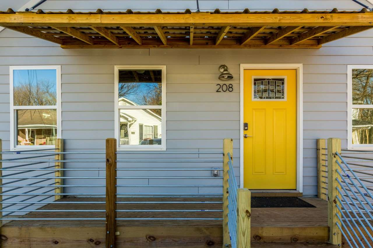 208 Bledsoe Avenue Raleigh, NC 27601 - Photo 2 of 16 Photo 2