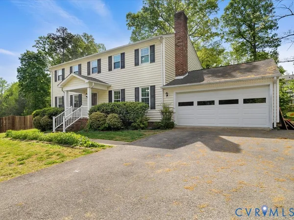 front view of house with a yard