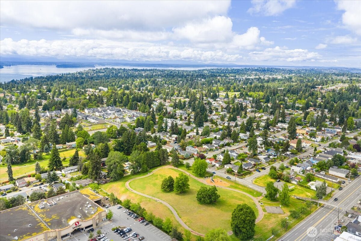 12418 2nd Place Southwest Burien, WA 98146 - Photo 38 of 39 a view of a city and mountains