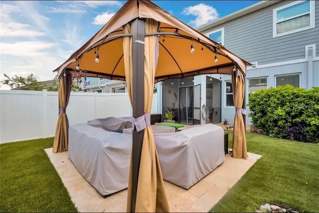 a view of a house with backyard and porch