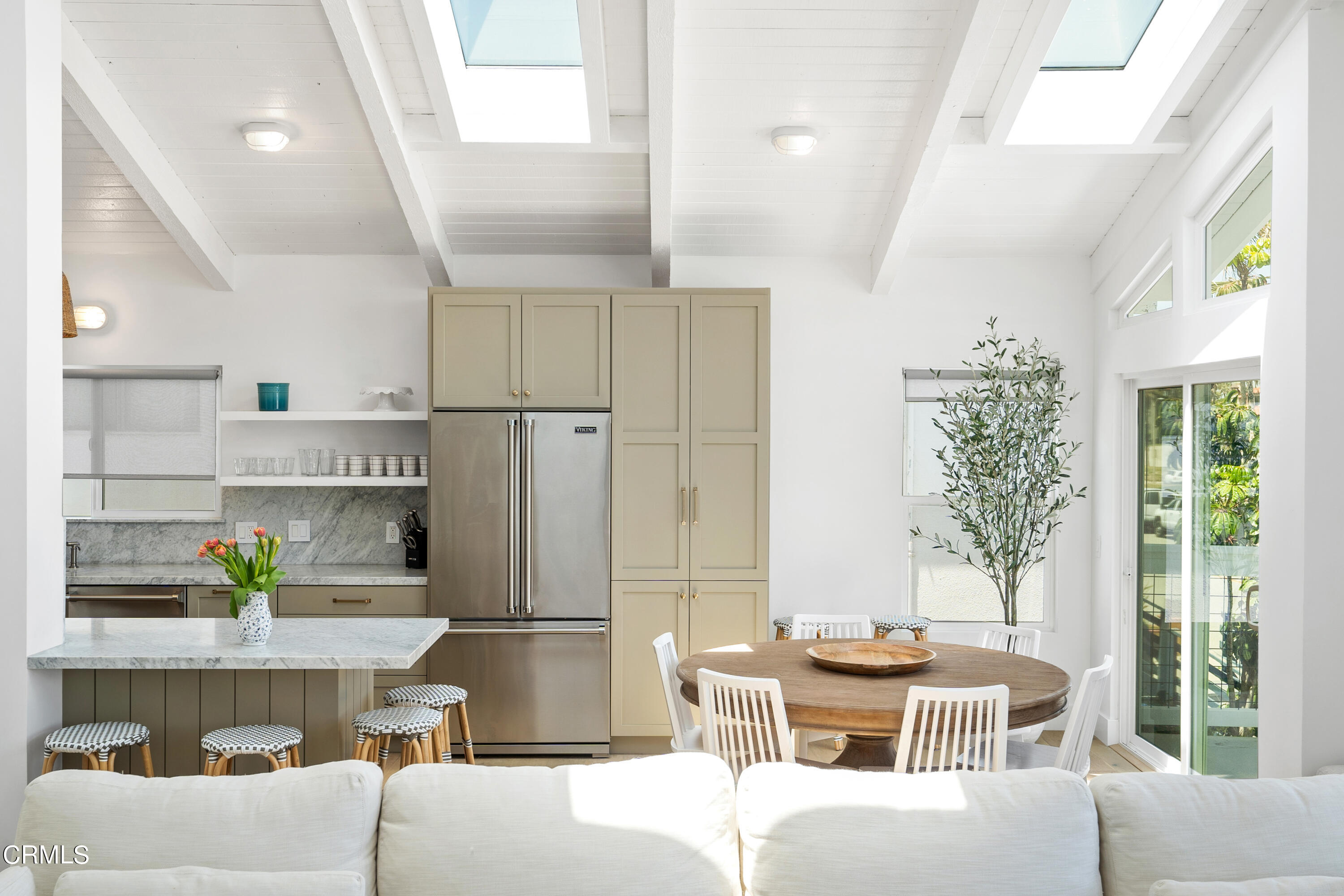 4169 Sunset Lane Oxnard, CA 93035 - Photo 16 of 56 a living room with furniture and a potted plant