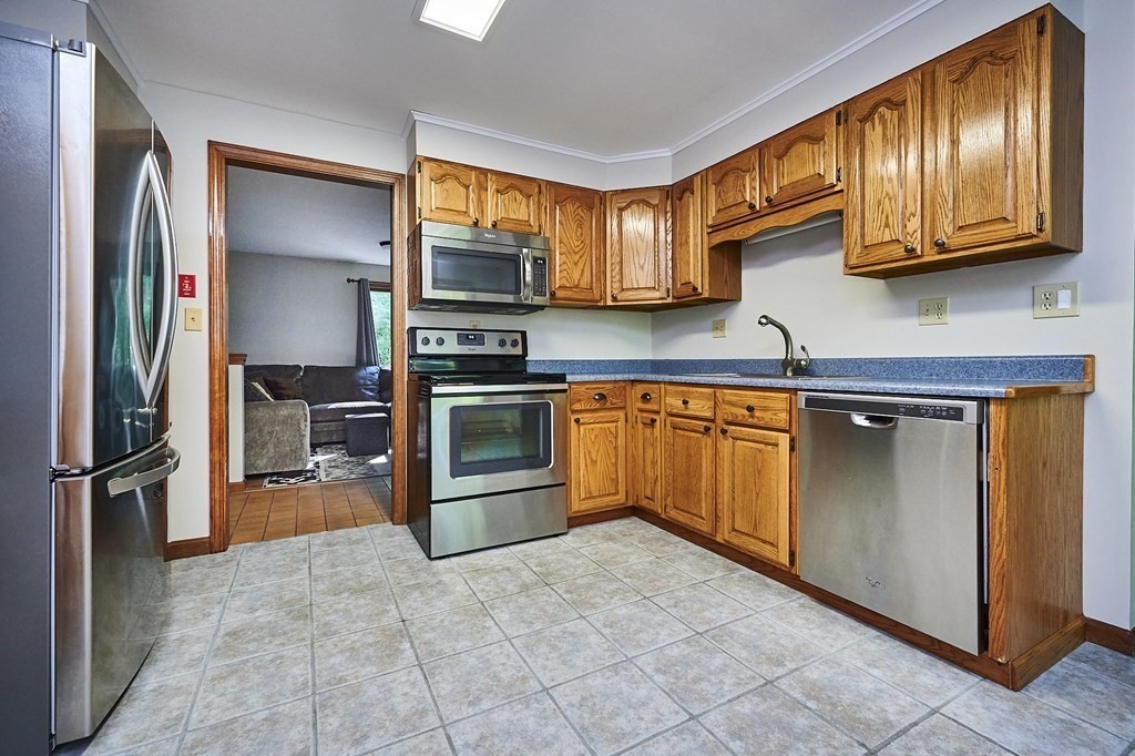43 Coleman Road Southampton, MA 01073 - Photo 11 of 39 Gallery Image 11