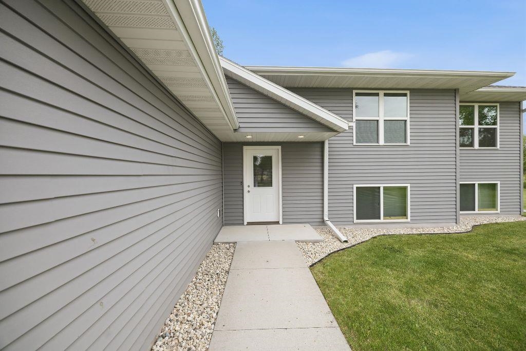 390 Meadow Lane Columbus, WI 53925 - Photo 7 of 63