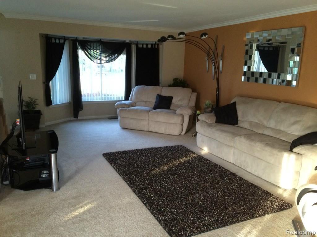 51549 Promenade Lane New Baltimore, MI 48047 - Photo 8 of 30 living room.jpg