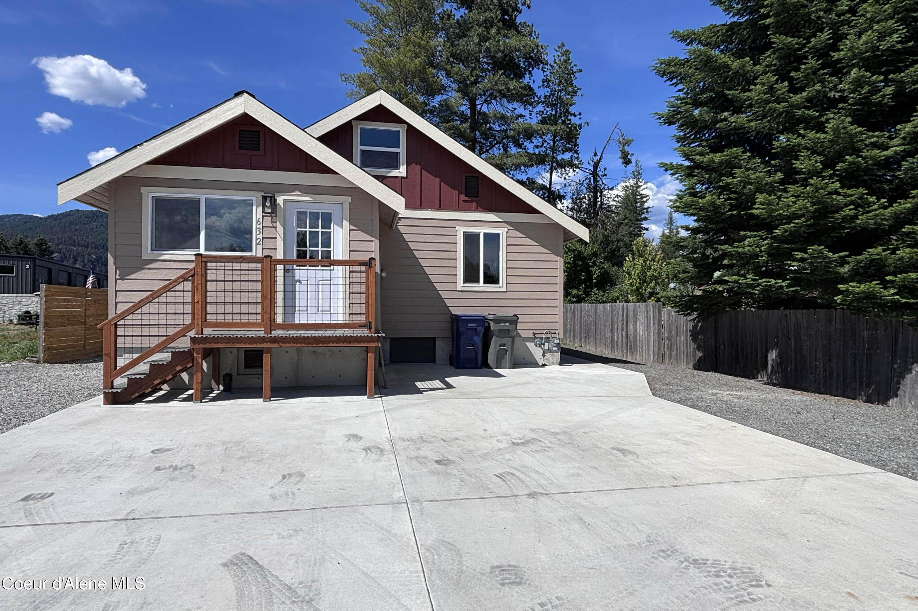 632 Roberson Way Sandpoint, ID 83864 - Photo 2 of 29 IMG_8390