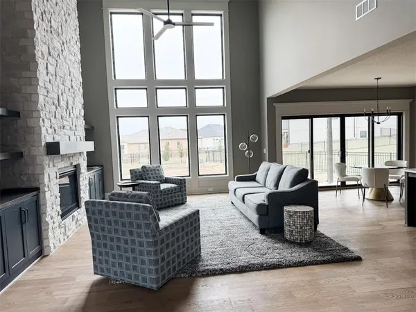 $780,945 | 16377 West 166th Place, Olathe, KS 66062