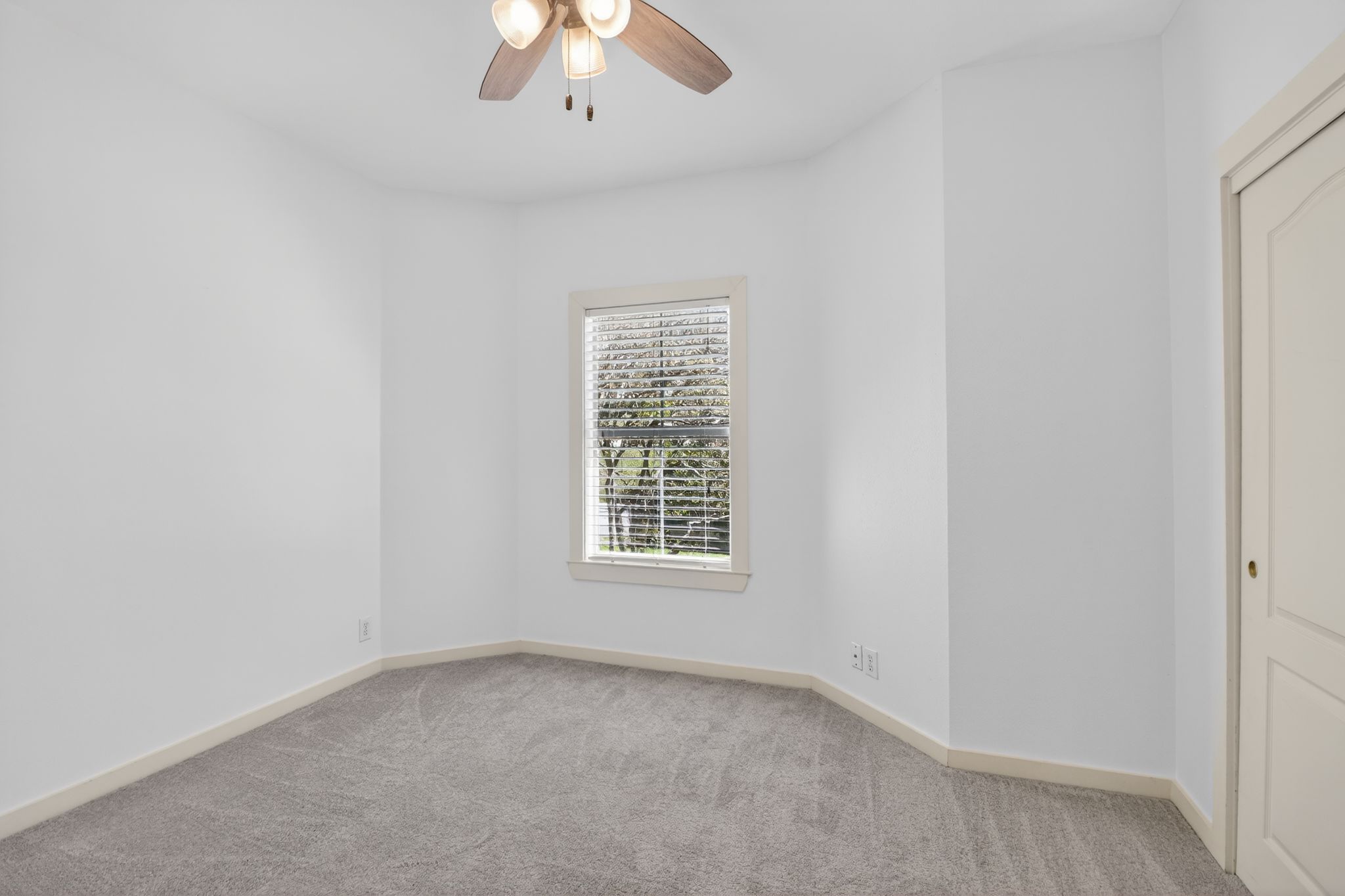 3614 South 2nd Street Austin, TX 78704 - Photo 11 of 40 an empty room with a window