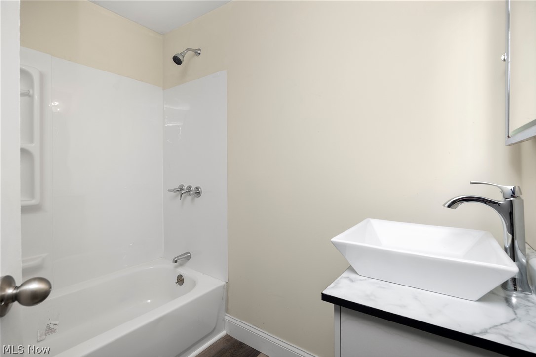 303 Delamere Road Vermilion, OH 44089 - Photo 6 of 36