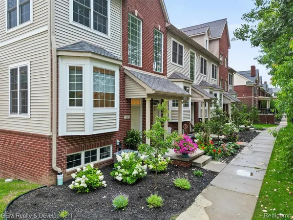 $375,000 | 508 Village Lane, Milford, MI 48381