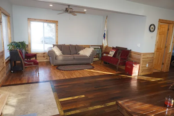 $435,000 | 760 North West Road, Wellington, KS 67152