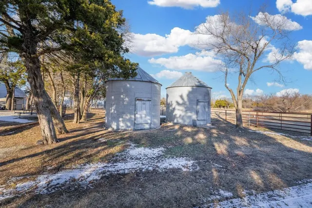 $435,000 | 760 North West Road, Wellington, KS 67152