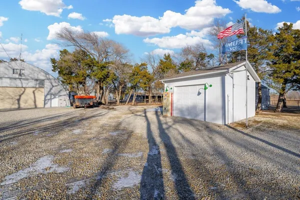 $435,000 | 760 North West Road, Wellington, KS 67152