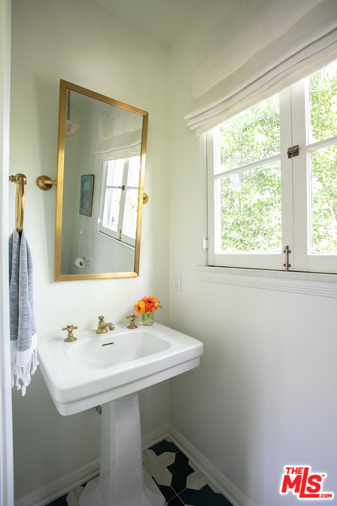 3295 Bennett Drive Los Angeles, CA 90068 - Photo 16 of 53