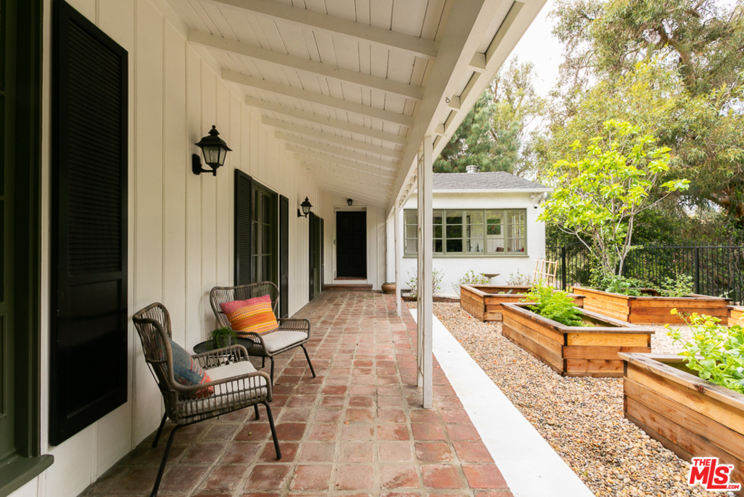 3295 Bennett Drive Los Angeles, CA 90068 - Photo 17 of 53