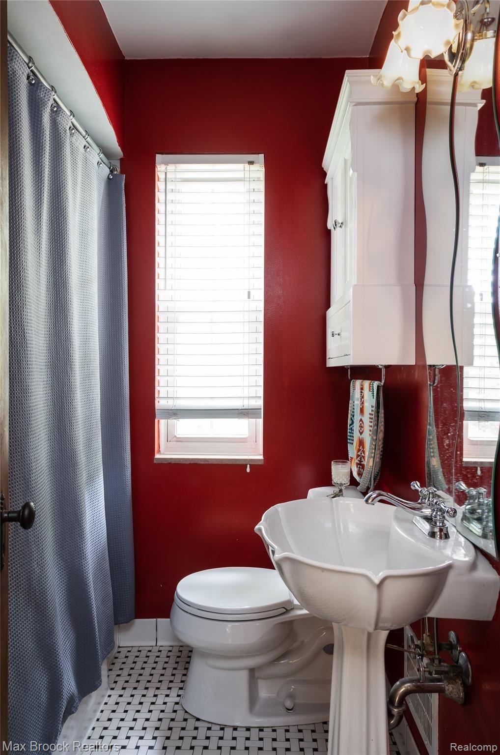837 Marshfield Street Ferndale, MI 48220 - Photo 13 of 18 Full Bathroom
