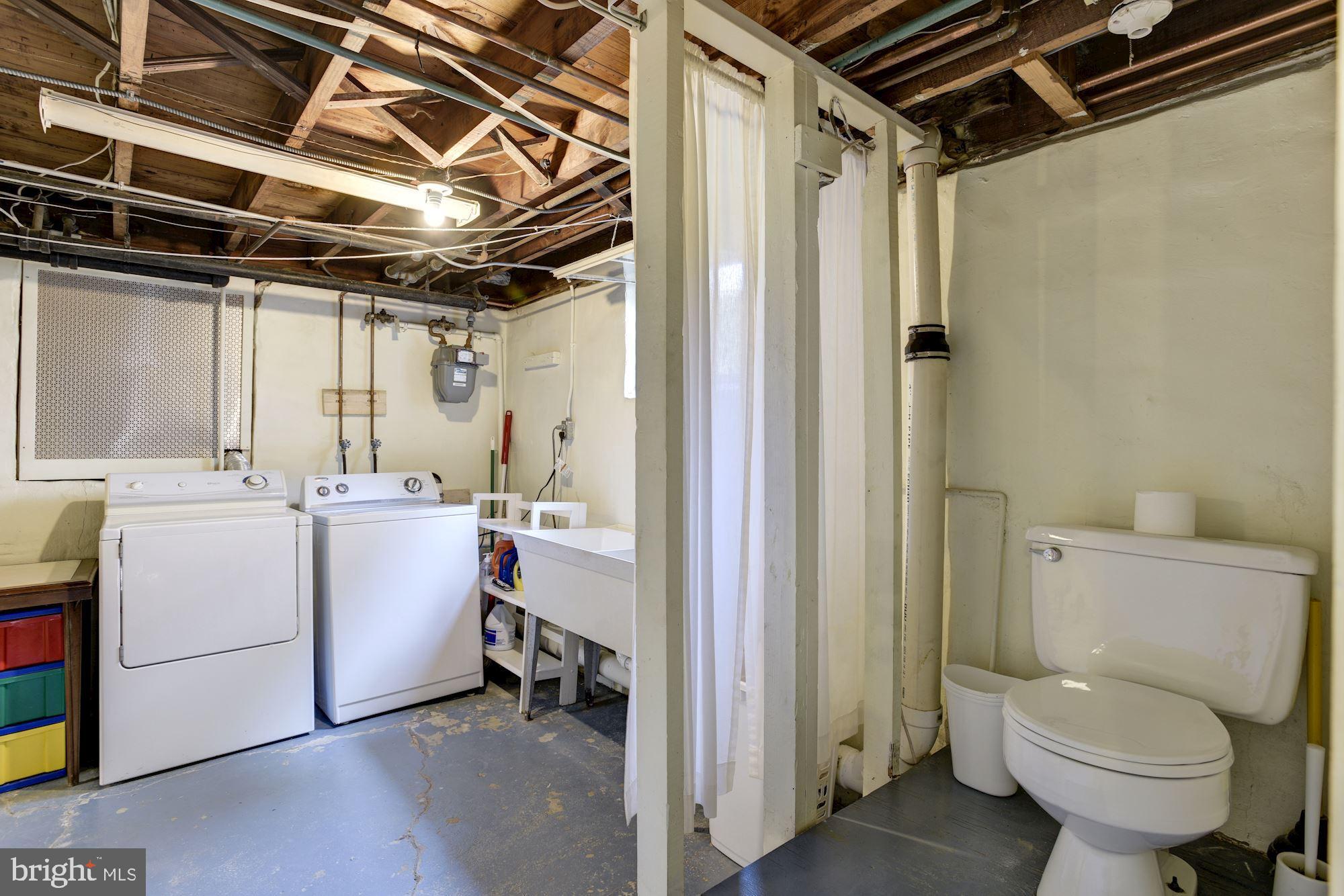 515 Anneslie Road Baltimore, MD 21212 - Photo 36 of 45 Half bath in lower level.